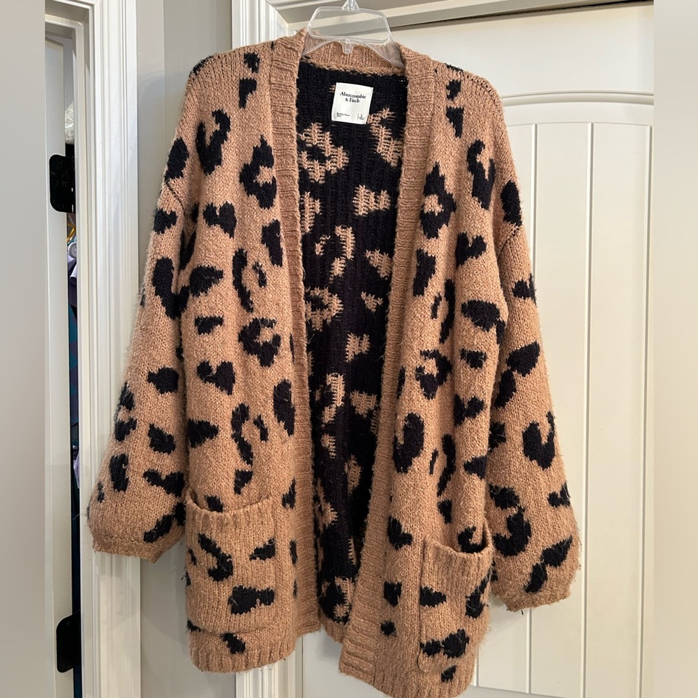 Leopard Print Cardigan Sweater women size large Abercrombie & fitch
